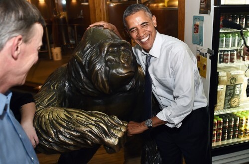 Obama-Gorilla-Fistbump