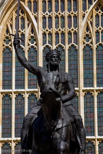 Richard_the_Lionheart_statue (334x500)