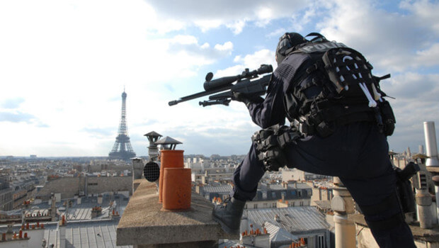 policier-police-paris-sniper-securite-toit-9109684fcskk_1713