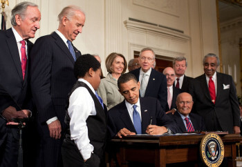 Obama_signs_health_care-20100323