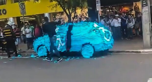 2015-brazil-boom-parking-handicap-prank