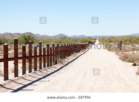 vehicle-barrier-fence-on-us-mexico-border-in-southern-arizona-E87996