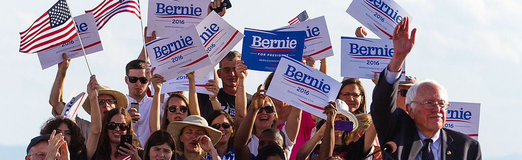 1125px-Sanders_presidential_campaign_kickoff,_May_2015_(24317181804)