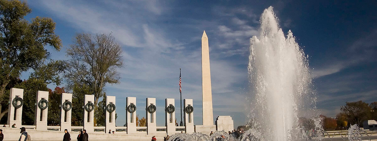 1200px-Wwiimemorial