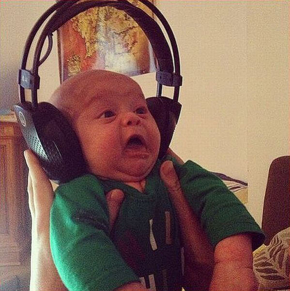 cute-baby-reaction-with-music-funny-photo