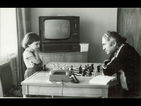 Happy Birthday Mikhail Tal. Let's all take some time today to chain smoke a  pack of cigs and sac pieces. : r/AnarchyChess